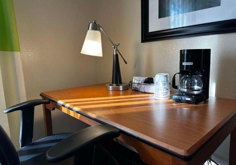 스탠다드 룸 킹사이즈 침대, Best Western Plus Fenton