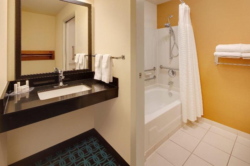 חדר סטנדרט עם מיטת קינג, Fairfield Inn & Suites Indianapolis Airport