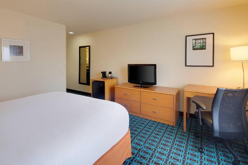 חדר סטנדרט עם מיטת קינג, Fairfield Inn & Suites Indianapolis Airport