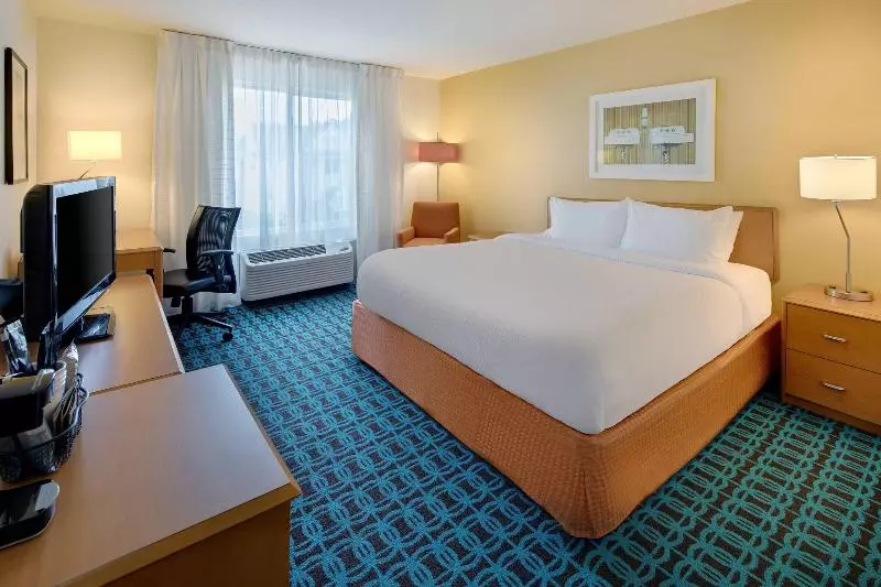 Standard-huone King-vuode, Fairfield Inn & Suites Indianapolis Airport