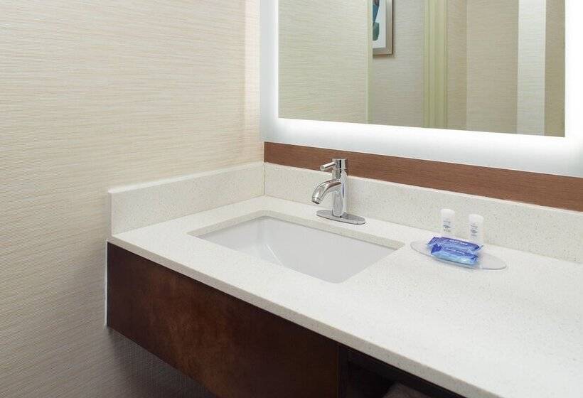 סוויטה, Fairfield Inn & Suites Clarksville