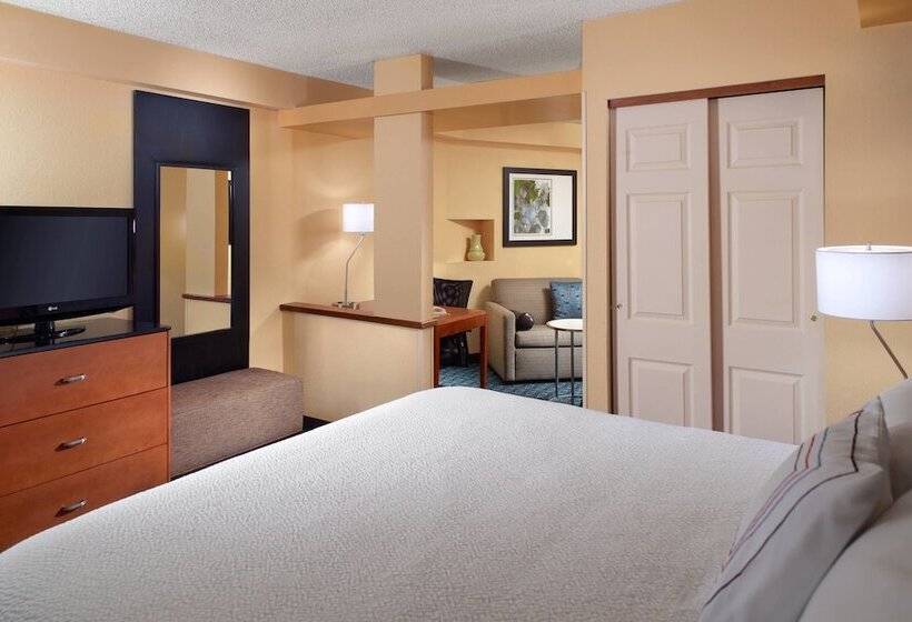 스위트, Fairfield Inn & Suites Clarksville