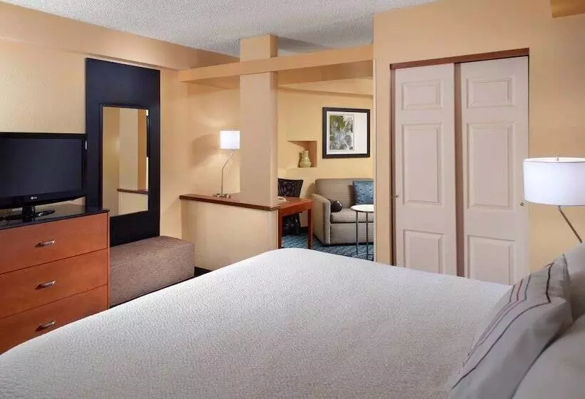 スイート, Fairfield Inn & Suites Clarksville
