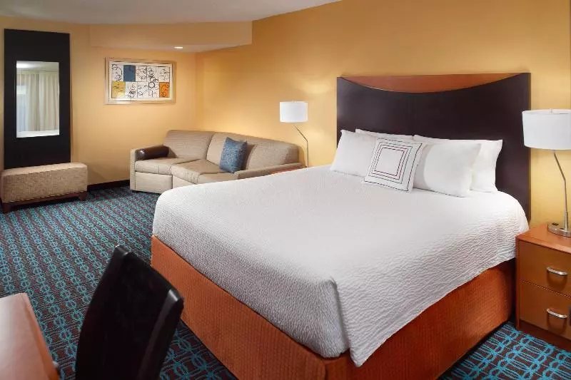 キングサイズベッドのスタンダードルーム, Fairfield Inn & Suites Clarksville