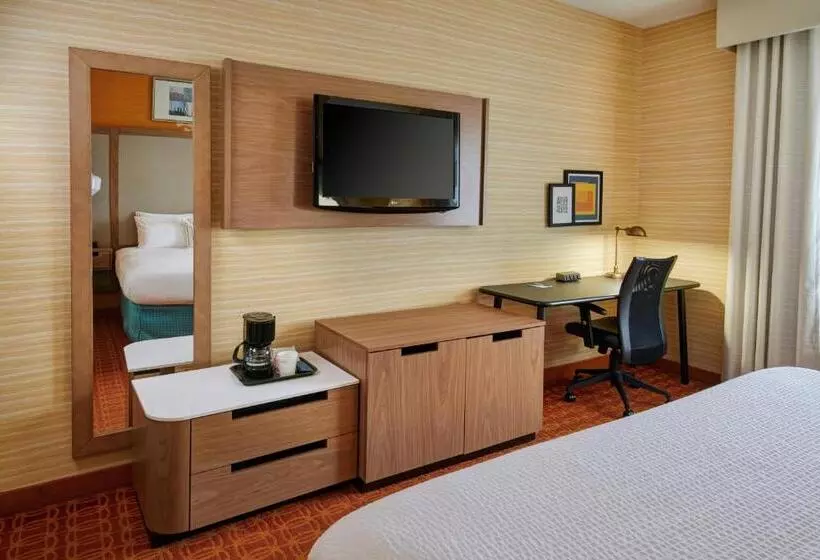 キングサイズベッドのスタンダードルーム, Fairfield Inn & Suites Detroit Farmington Hills