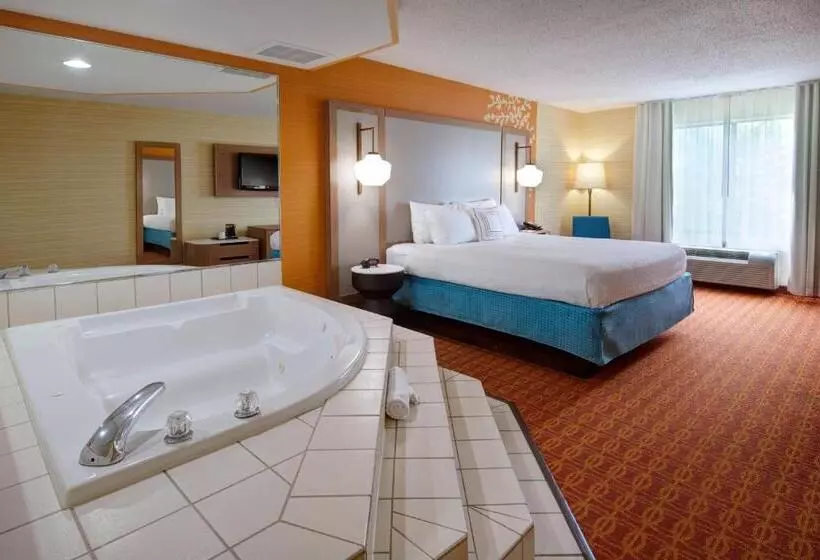 キングサイズベッドのスタンダードルーム, Fairfield Inn & Suites Detroit Farmington Hills