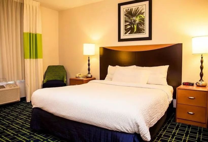２ダブルベッドのスタンダードルーム, Fairfield Inn & Suites Fredericksburg