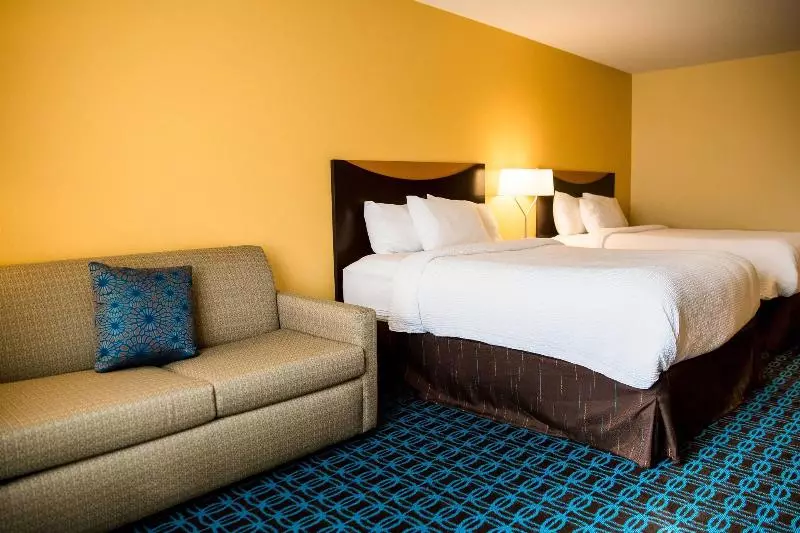 キングサイズベッドのスタンダードルーム, Fairfield Inn & Suites Fredericksburg