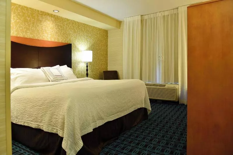 سوئیت با تخت بزرگ, Fairfield Inn Hartford Airport