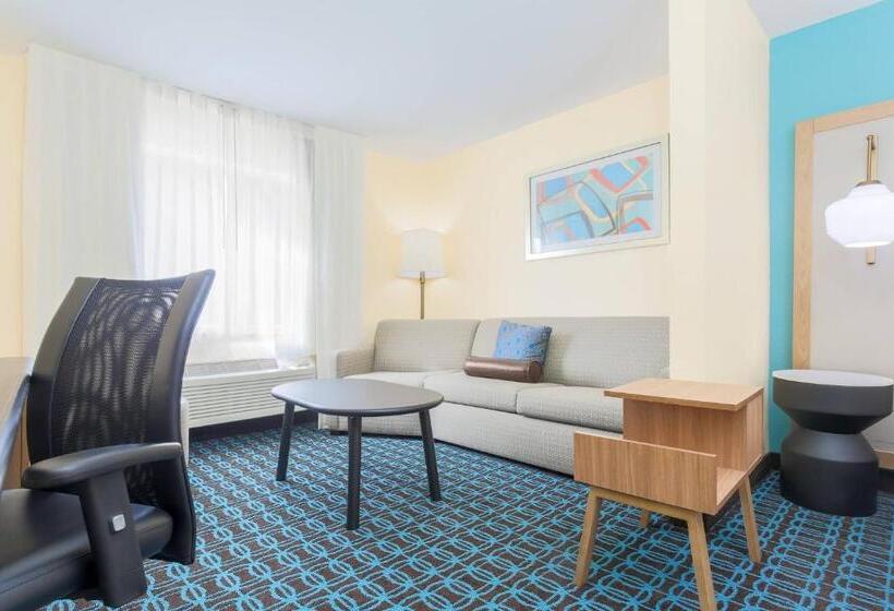 带大床的标准工作室, Fairfield Inn & Suites Houston Humble