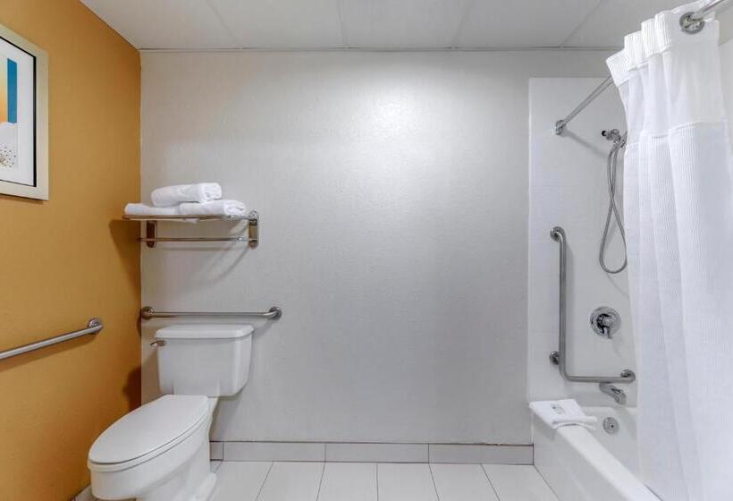 身障者適用スタンダードルーム, Quality Inn & Suites Sandusky