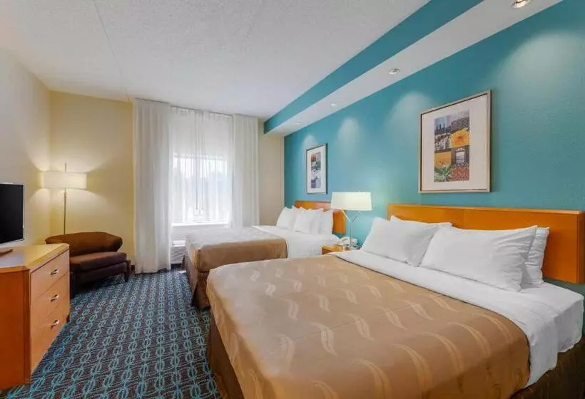 Standard Neljän Hengen Huone, Quality Inn & Suites Sandusky