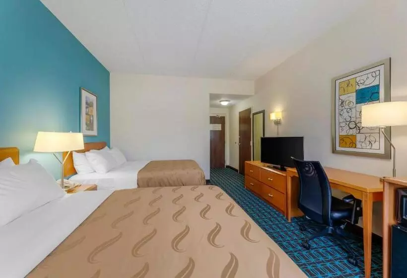 Standard Neljän Hengen Huone, Quality Inn & Suites Sandusky