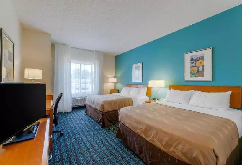 Standard Neljän Hengen Huone, Quality Inn & Suites Sandusky