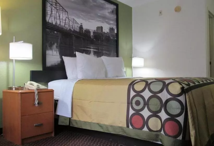اتاق استاندارد با تخت بزرگ برای معلولان, Super 8 By Wyndham New Cumberland