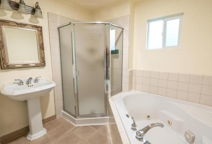 Номер Deluxe Кровать Кинг, The Inn On Pine