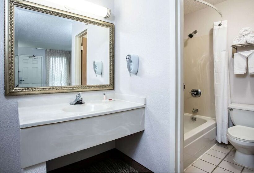 اتاق استاندارد با 2 تخت دوبل, Travelodge By Wyndham Fort Wayne North