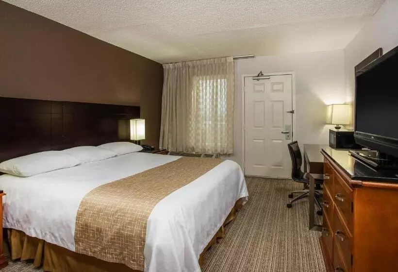 キングサイズベッドのスタンダードルーム, Travelodge By Wyndham Fort Wayne North