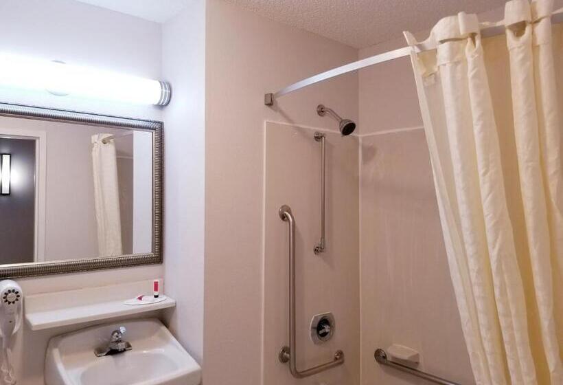 اتاق استاندارد با تخت بزرگ برای معلولان, Travelodge By Wyndham Fort Wayne North