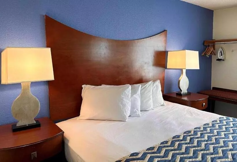 身障者適用キングサイズベッドルーム, Travelodge By Wyndham Fort Wayne North
