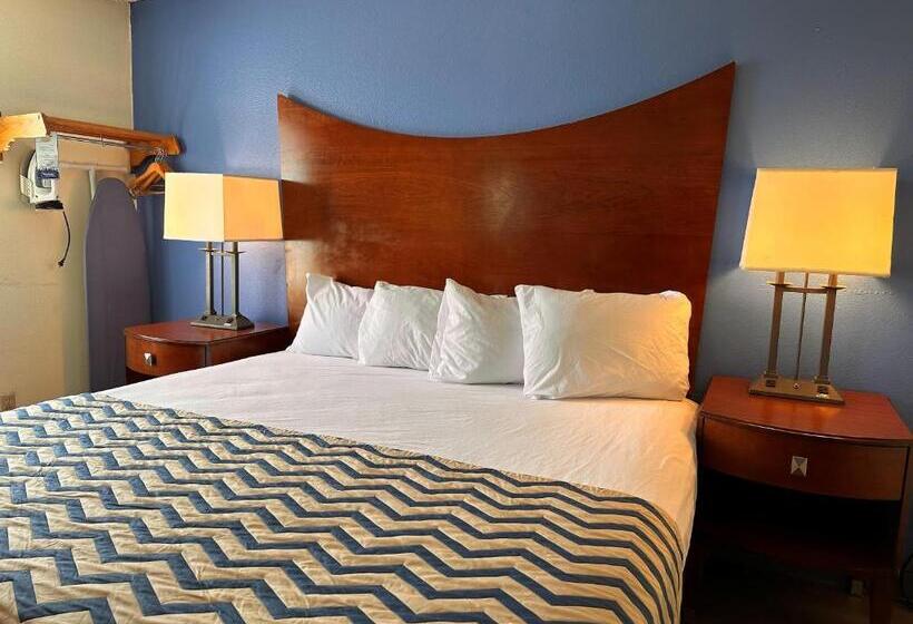 اتاق استاندارد با تخت بزرگ برای معلولان, Travelodge By Wyndham Fort Wayne North