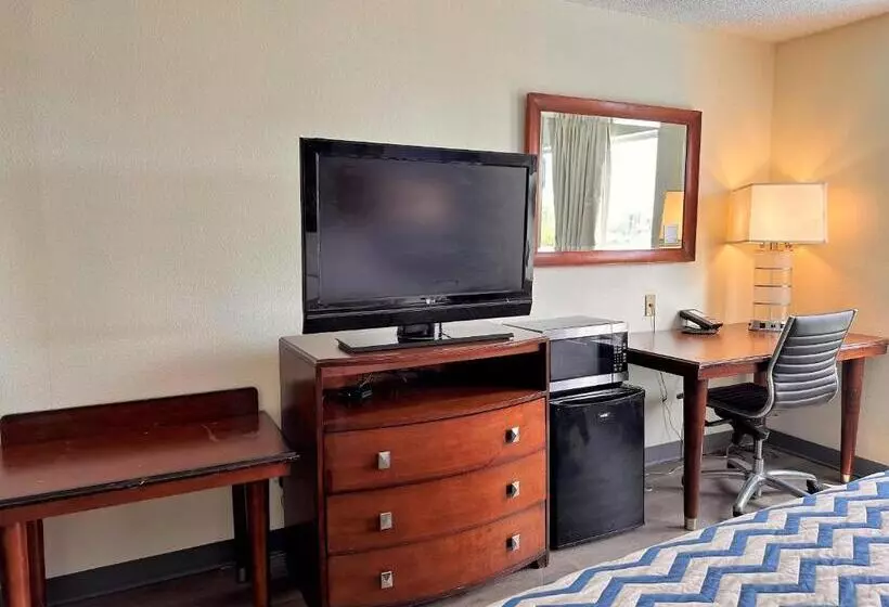 キングサイズベッドのスイートルーム, Travelodge By Wyndham Fort Wayne North