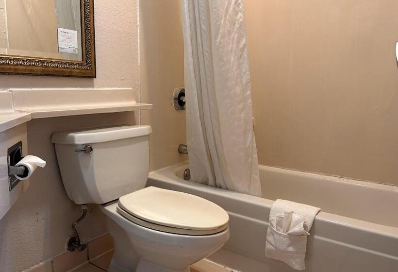 سوئیت با تخت بزرگ, Travelodge By Wyndham Fort Wayne North