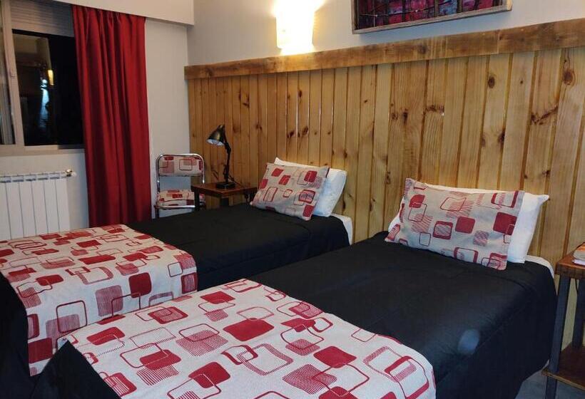 اتاق راحتی سه تخته, Hostal El Korú