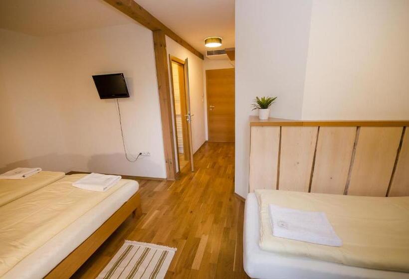 标准三人间, Penzion A Vinařství U Vrbů