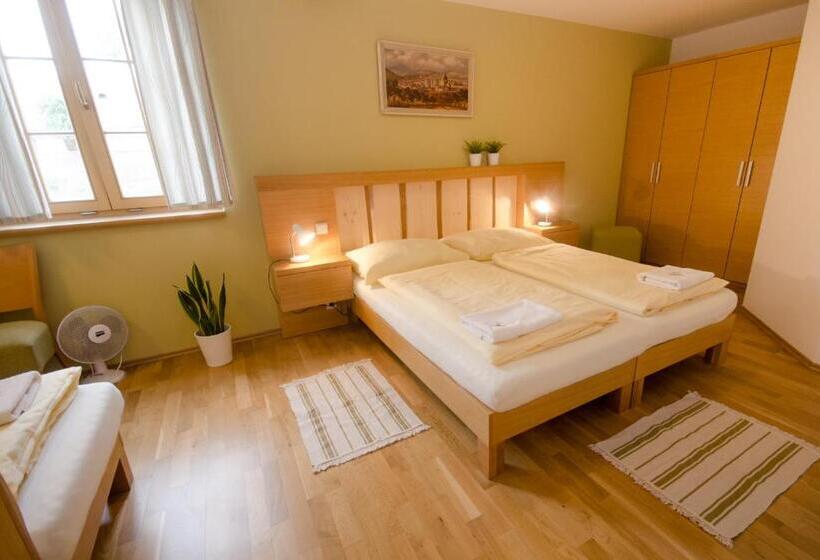 标准三人间, Penzion A Vinařství U Vrbů