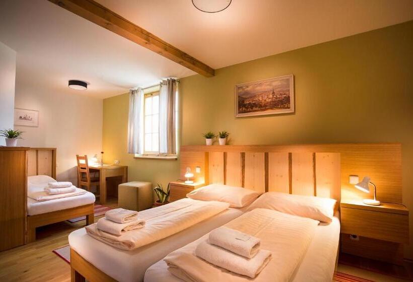 标准三人间, Penzion A Vinařství U Vrbů