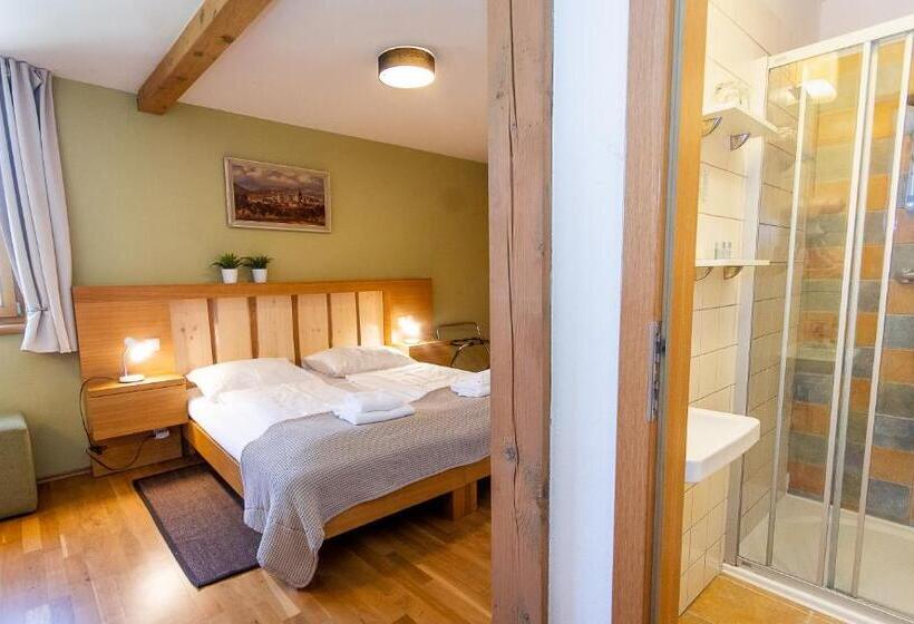 标准三人间, Penzion A Vinařství U Vrbů