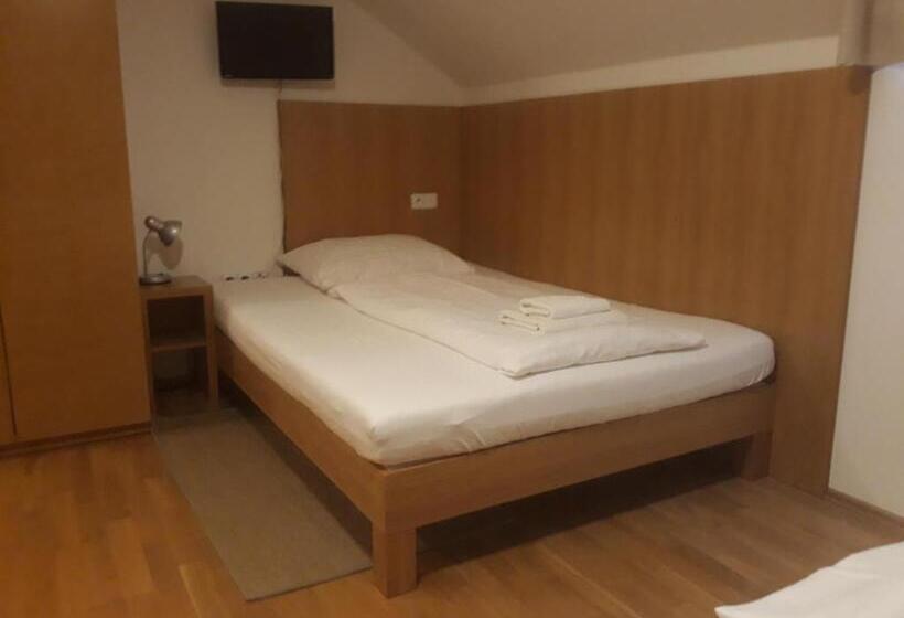 家庭间, Penzion A Vinařství U Vrbů