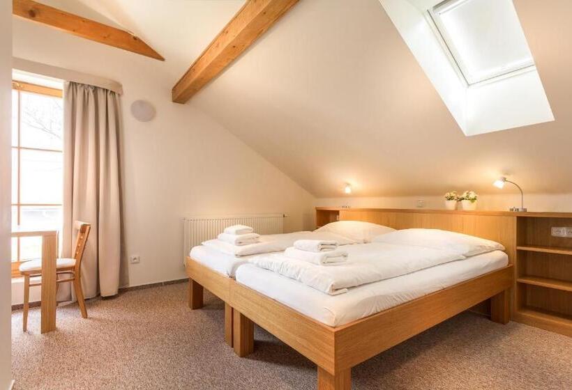 带1个卧室的带阳台的公寓, Penzion A Vinařství U Vrbů