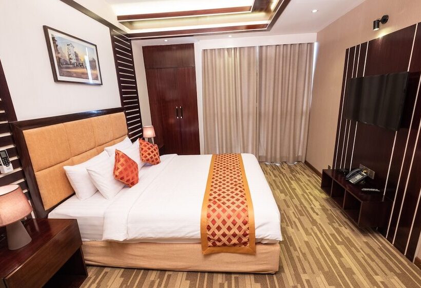 سوییت جونیور, After Hours Residence