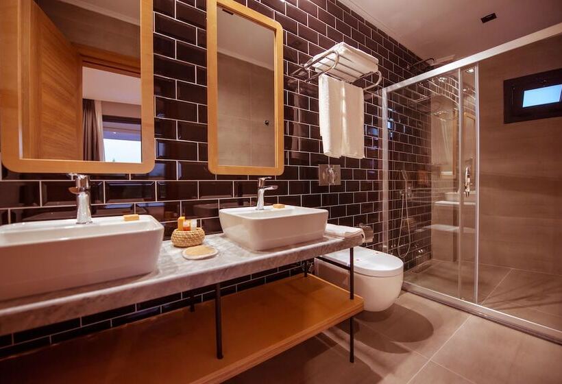 带泳池观景的豪华房, Arwen