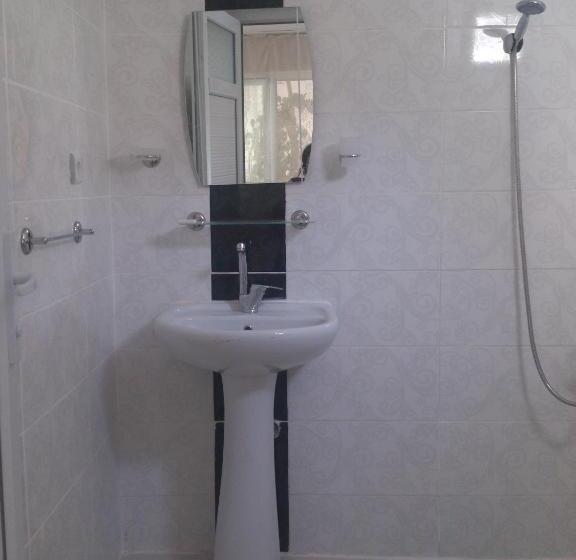 اتاق استاندارد سه نفره, Ozenturku