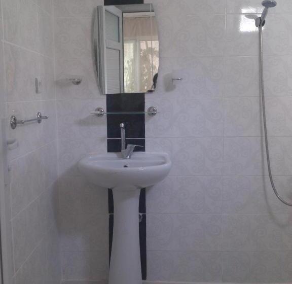 اتاق استاندارد چهار تخته, Ozenturku