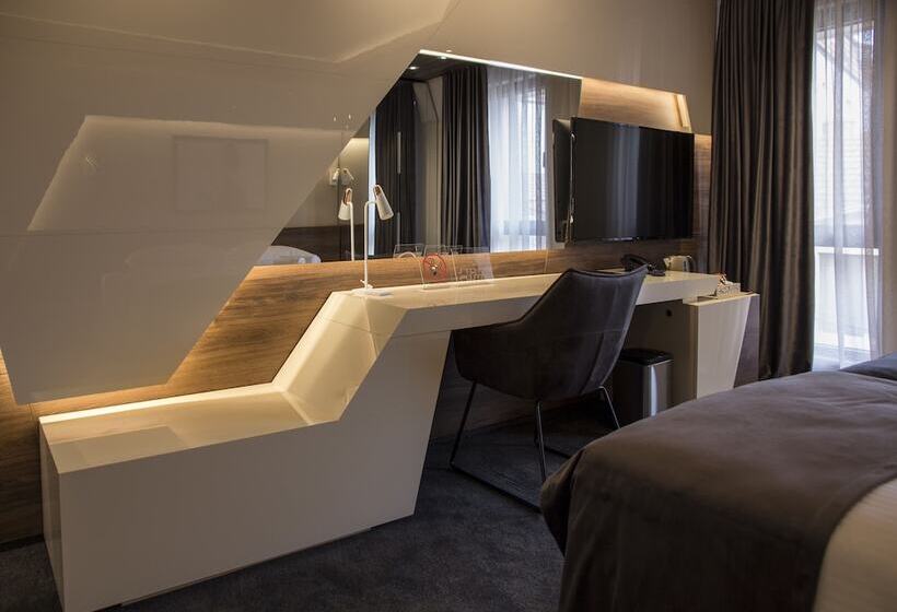 اتاق لوکس با بالکن, Garni Hotel Boutique 25h