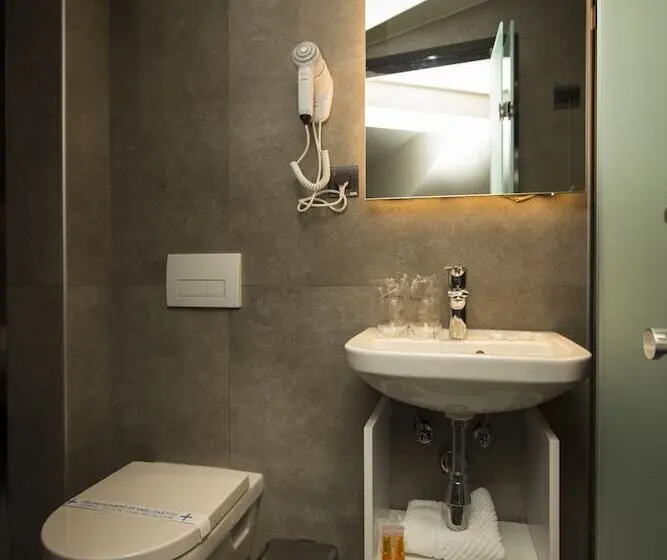 Economy Triple Room, Garni Hotel Boutique 25h