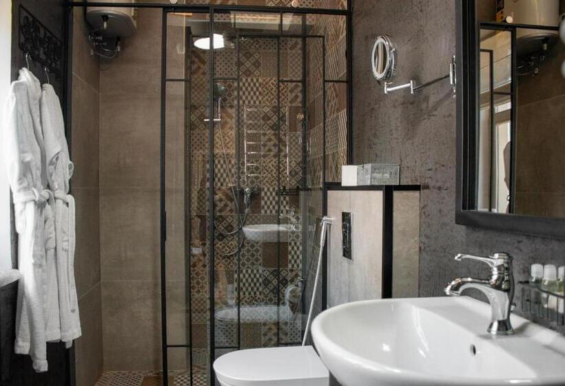 سوییت جونیور, Manna Boutique