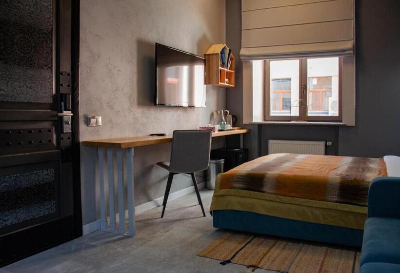 سوییت جونیور, Manna Boutique