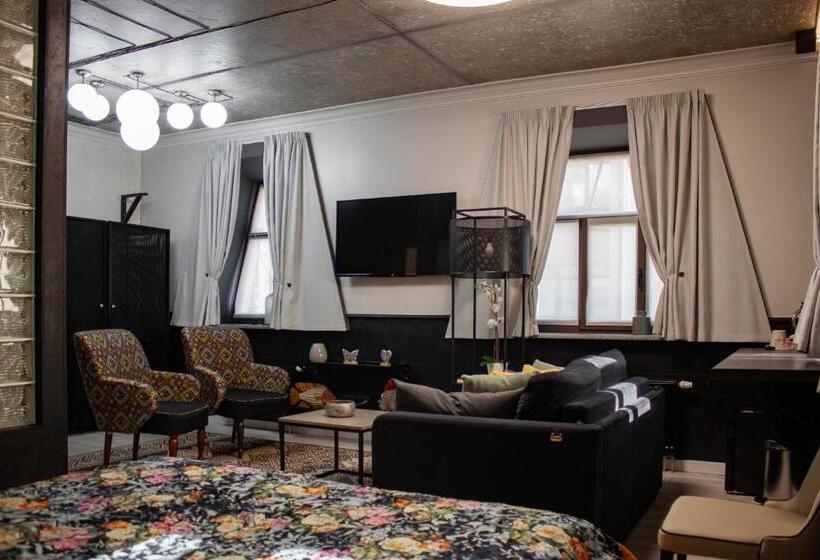 سوییت, Manna Boutique