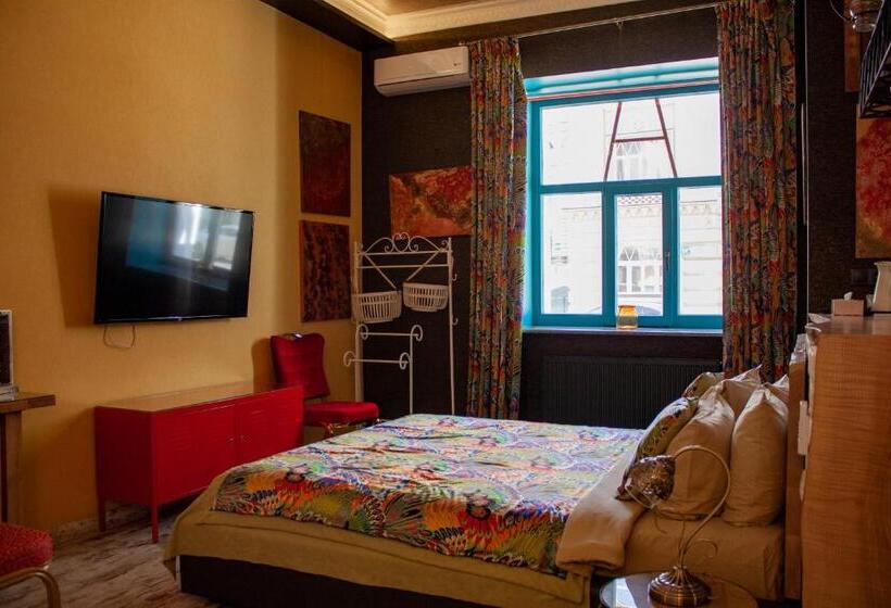 سوییت لوکس, Manna Boutique