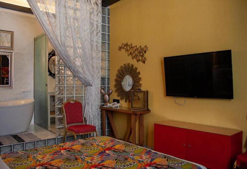 سوییت لوکس, Manna Boutique