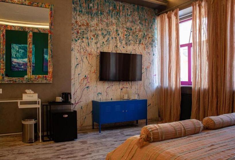 سوئیت با تخت بزرگ, Manna Boutique