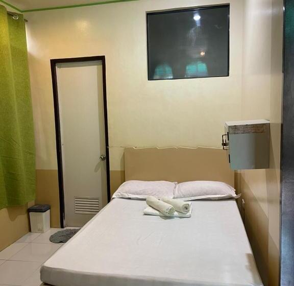 اتاق استاندارد چهار تخته, Austrias Guest House