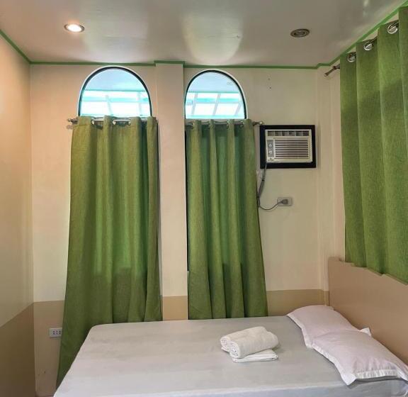 اتاق استاندارد چهار تخته, Austrias Guest House