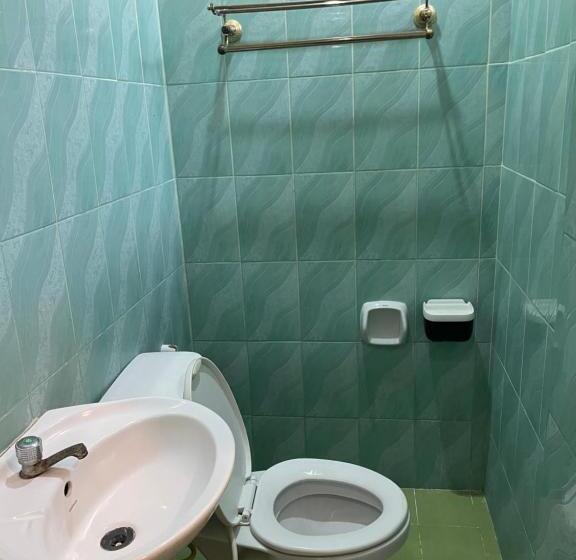 اتاق استاندارد چهار تخته, Austrias Guest House