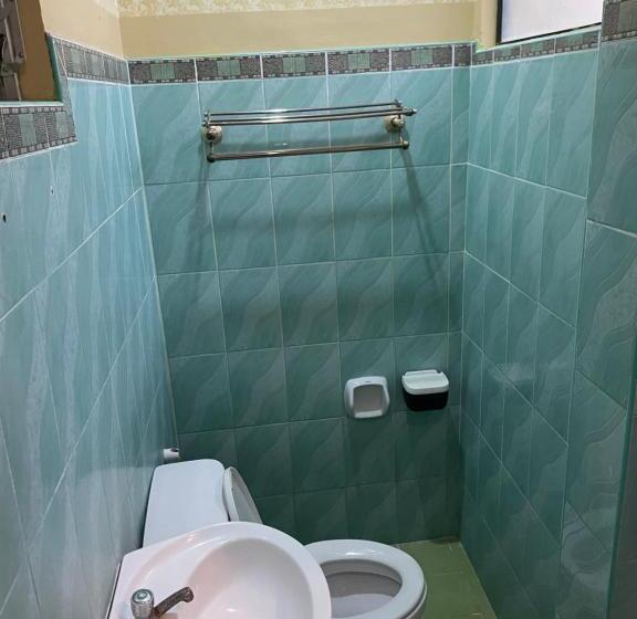 اتاق استاندارد چهار تخته, Austrias Guest House